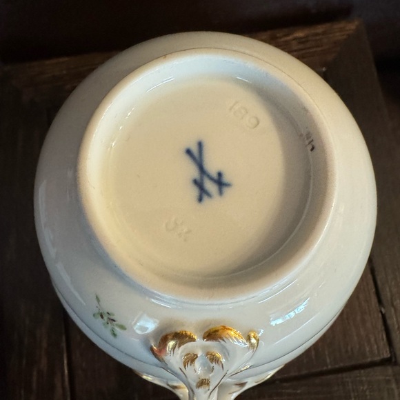 8 Cups, Meissen Blue Crossed Swords Mark - Picture 11 of 11